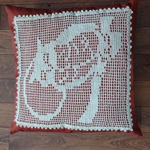 Filet crochet owl pillow